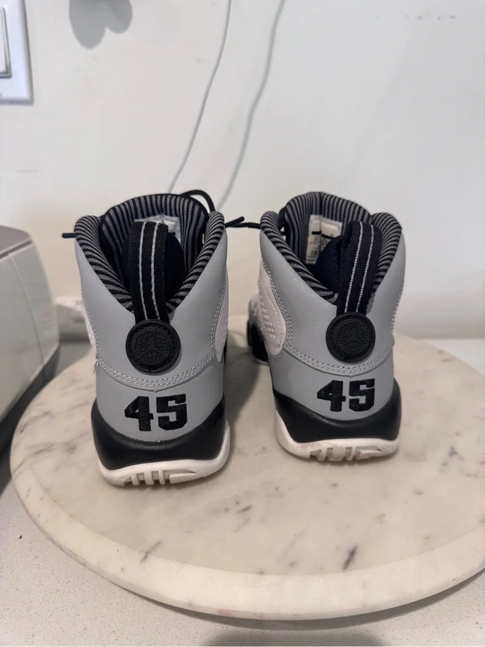Jordan retro 9 Barons size 4Y